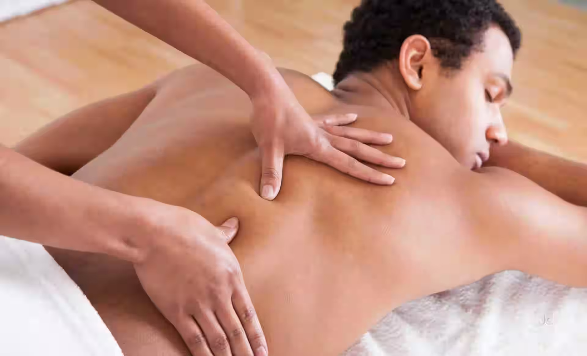 Pamper Yourself With Luxurious Male To Male Body Massage in Delhi